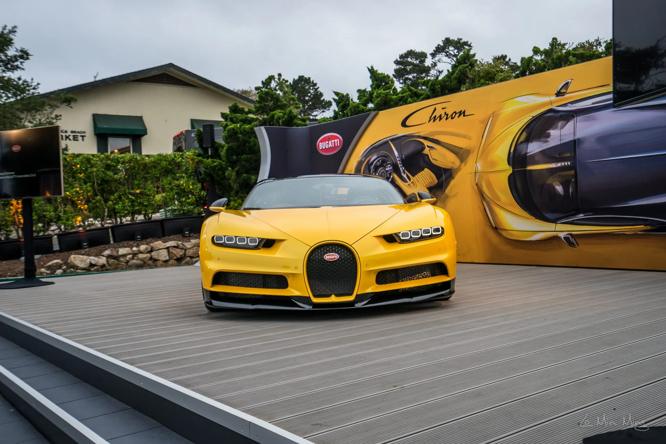 Bugatti Chiron second side view