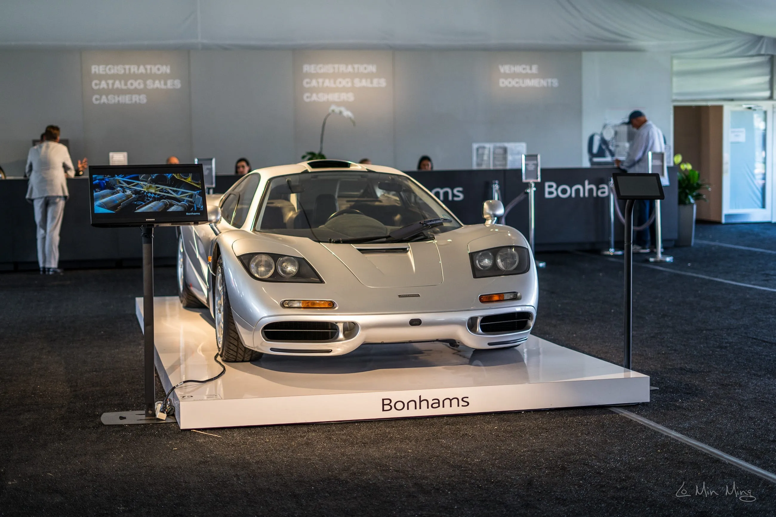 1995 McLaren F1 Coupe side view