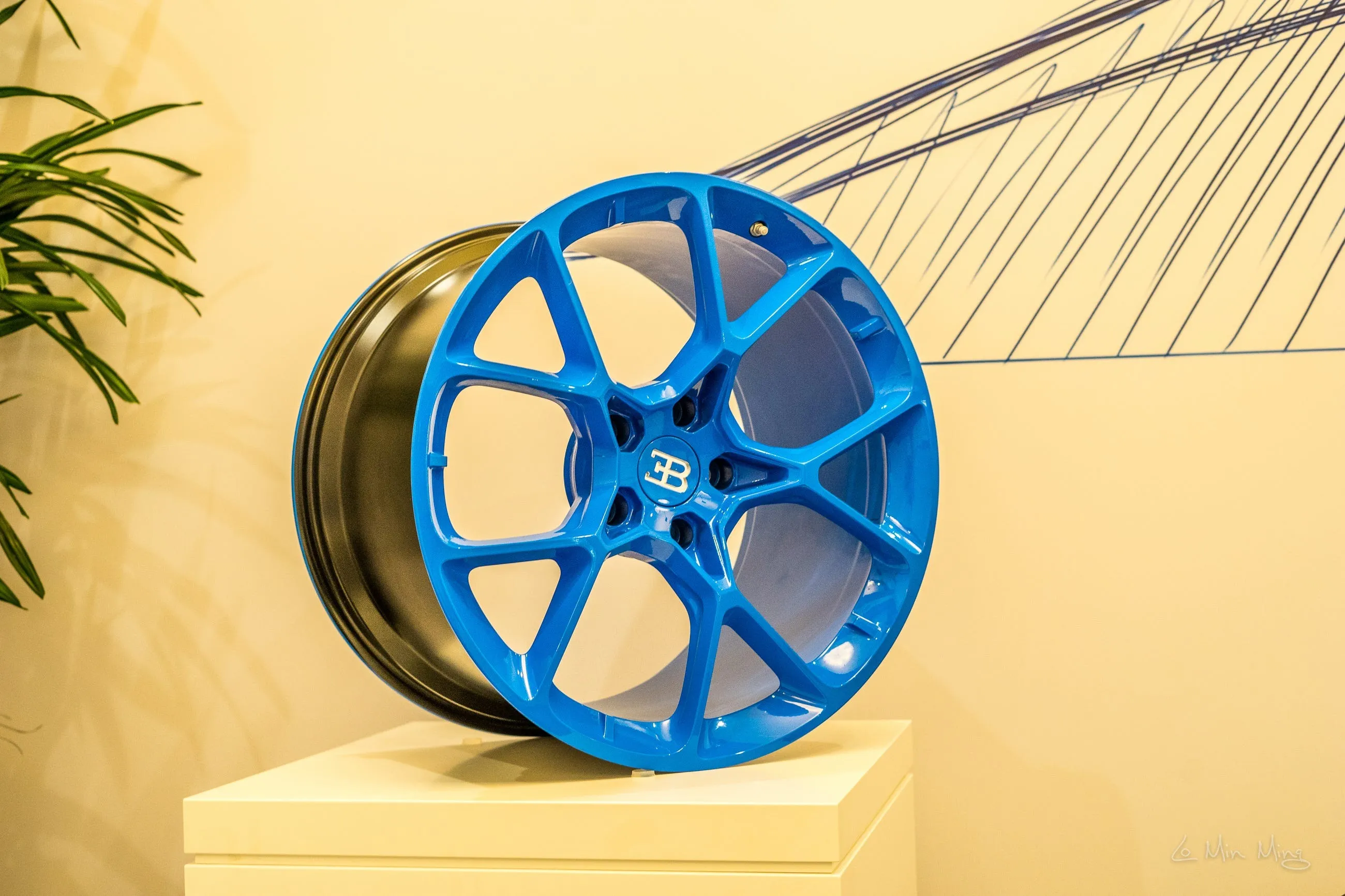 Bugatti Chiron technical drawing display