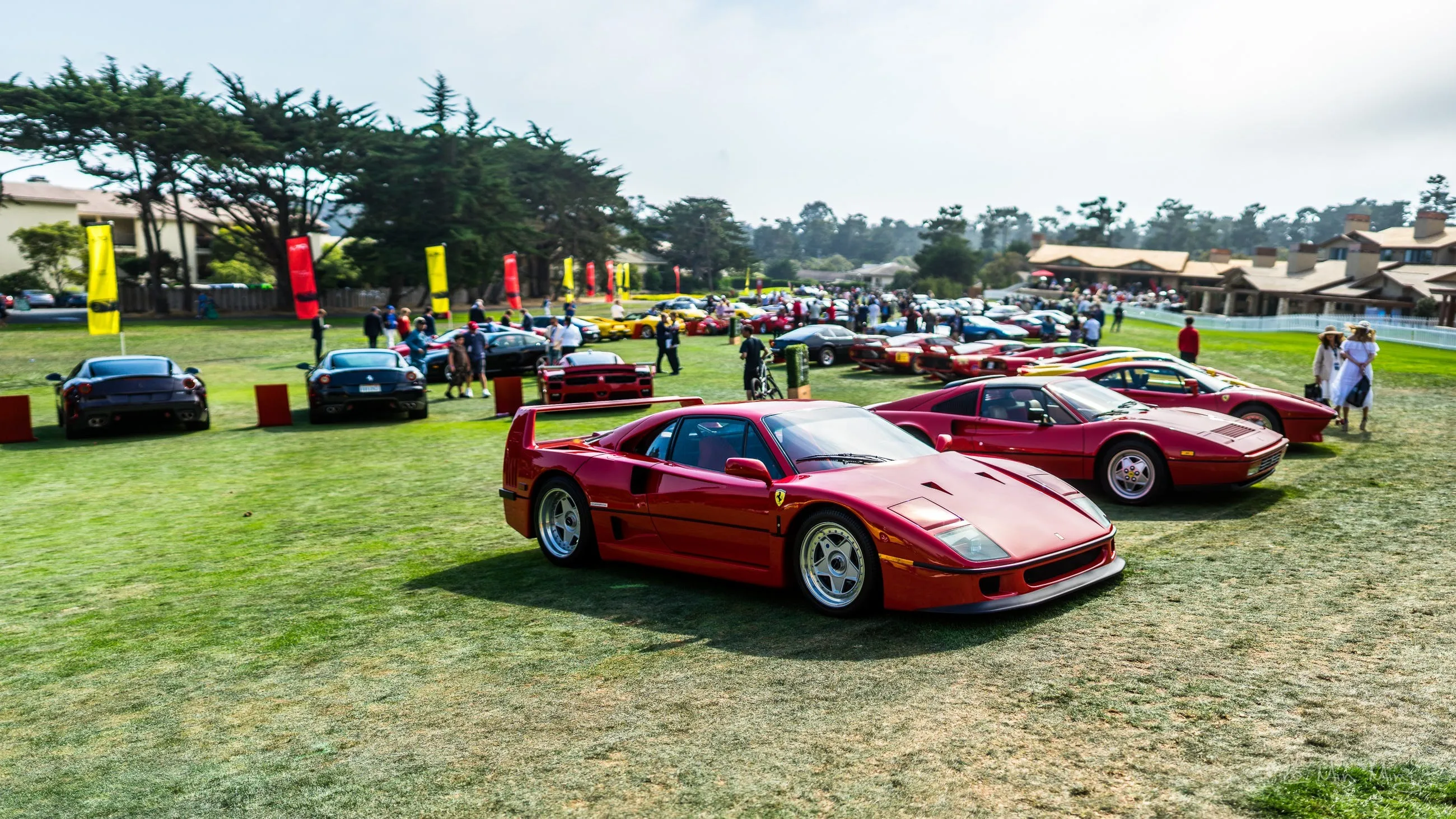 Ferrari F40 view 2