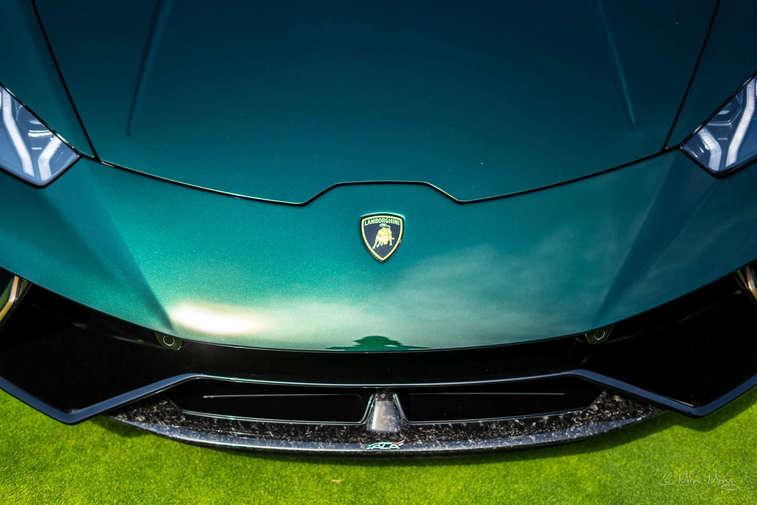 Lamborghini Huracan Performante view 3