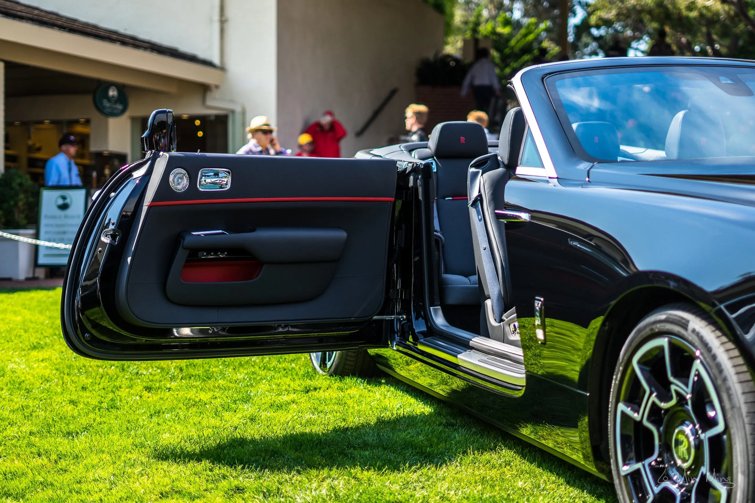 Rolls-Royce Dawn Black Badge view 1